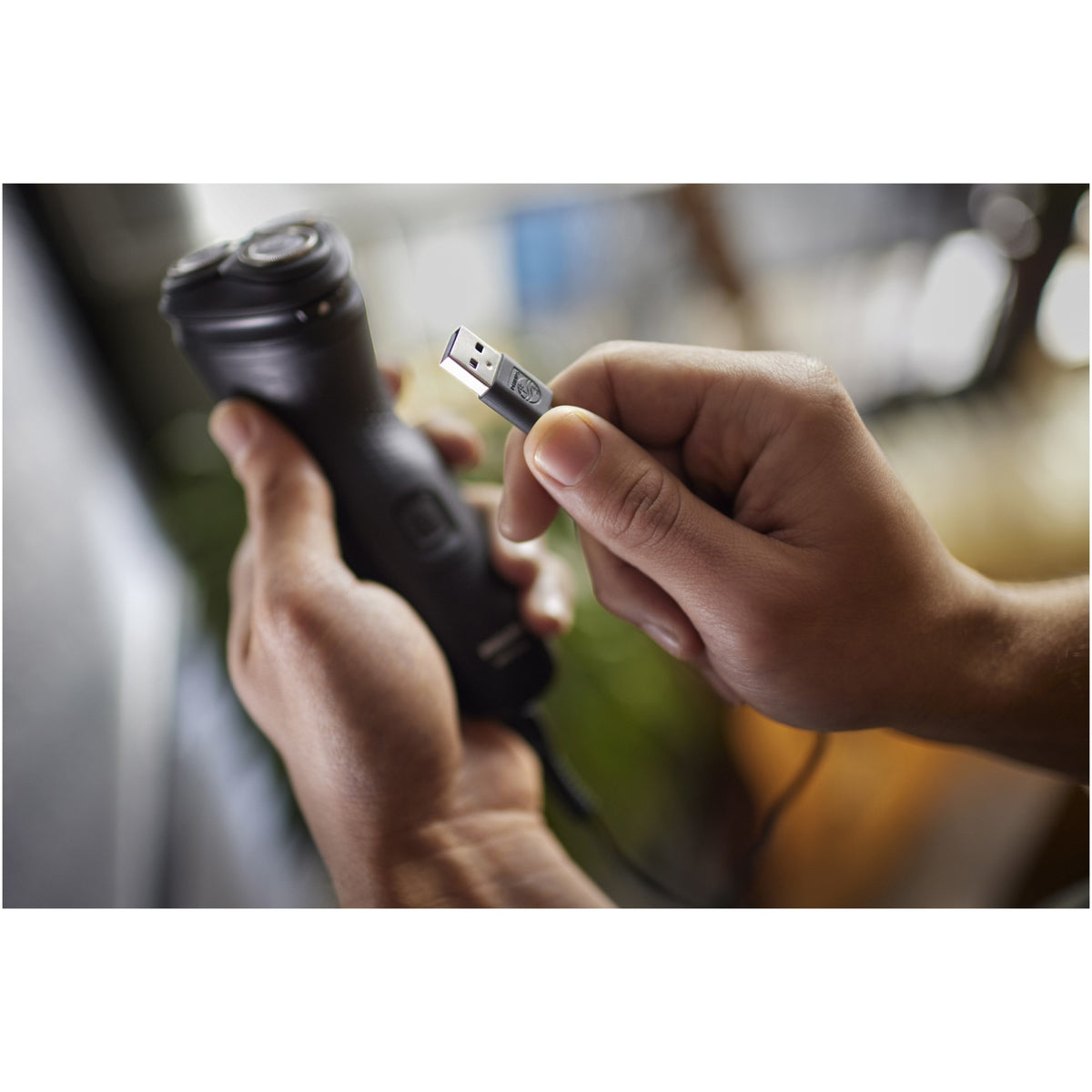 Aparat de ras PHILIPS Seria 1000 S1141/00, 3 capete rotative 4D Flex, lame PowerCut, ras umed&uscat, autonomie 40 min, maner ergonomic, capac de protectie, complet lavabil, negru