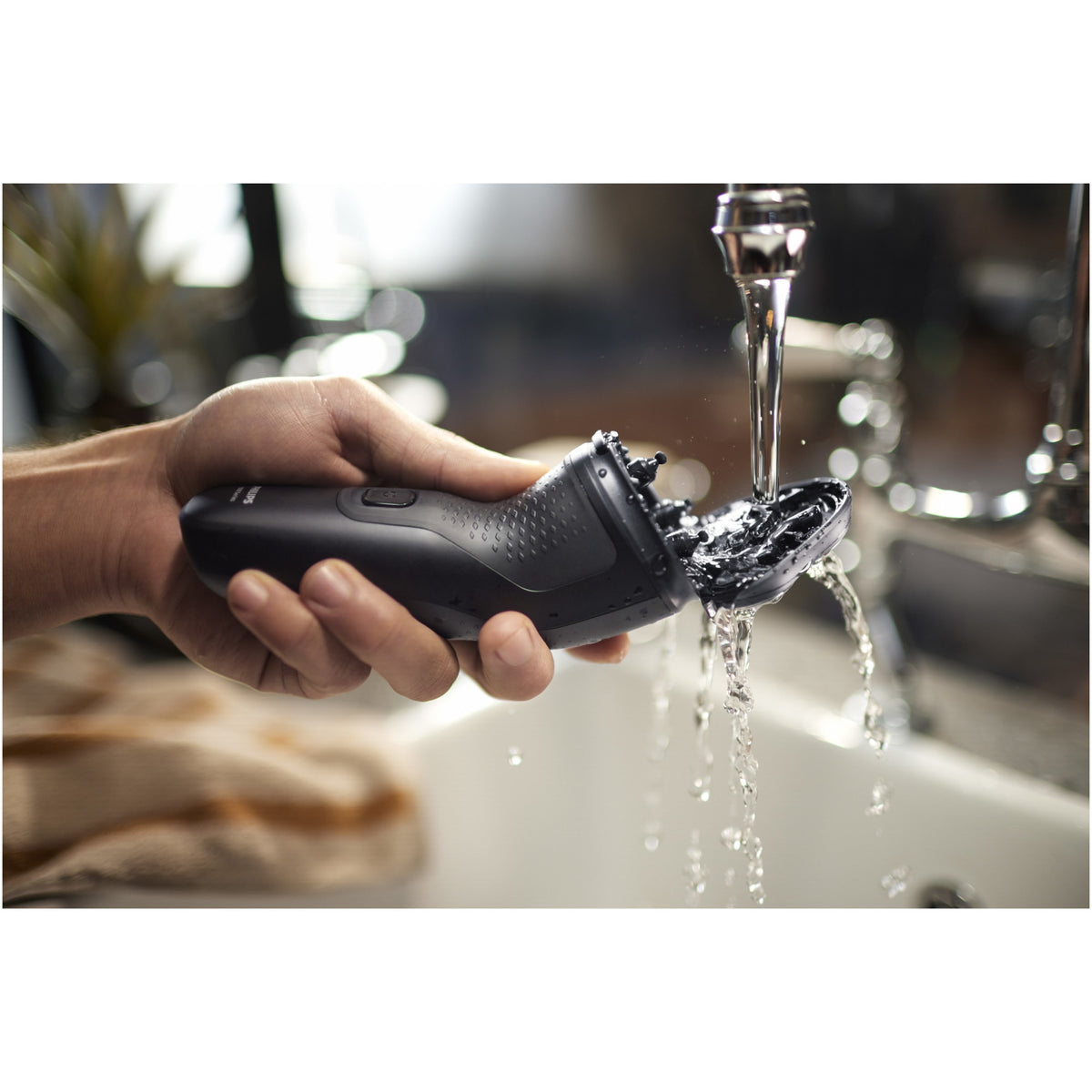 Aparat de ras PHILIPS Seria 1000 S1141/00, 3 capete rotative 4D Flex, lame PowerCut, ras umed&uscat, autonomie 40 min, maner ergonomic, capac de protectie, complet lavabil, negru